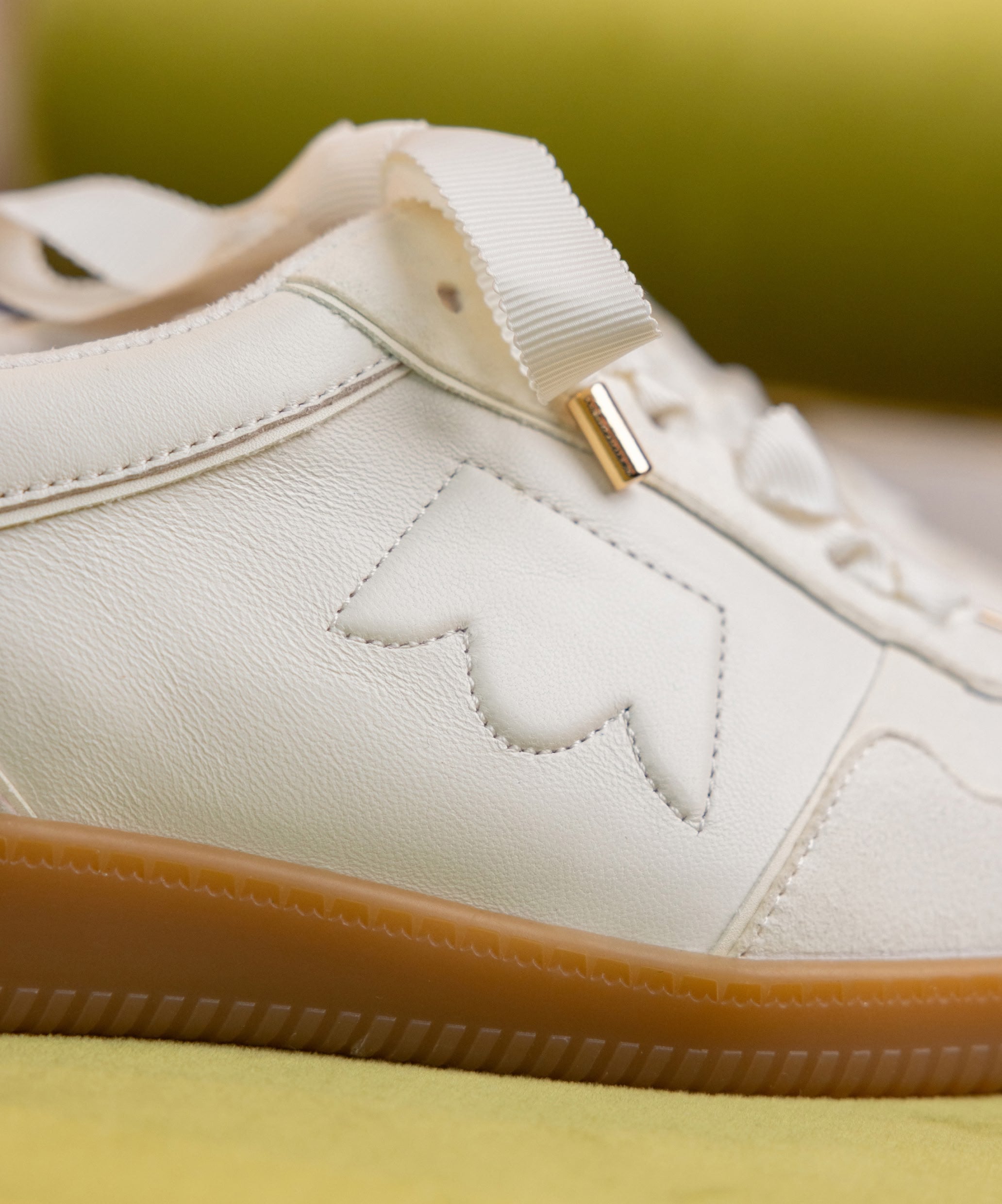 Jay_OffWhite_PDP_5x6_Detail.jpg